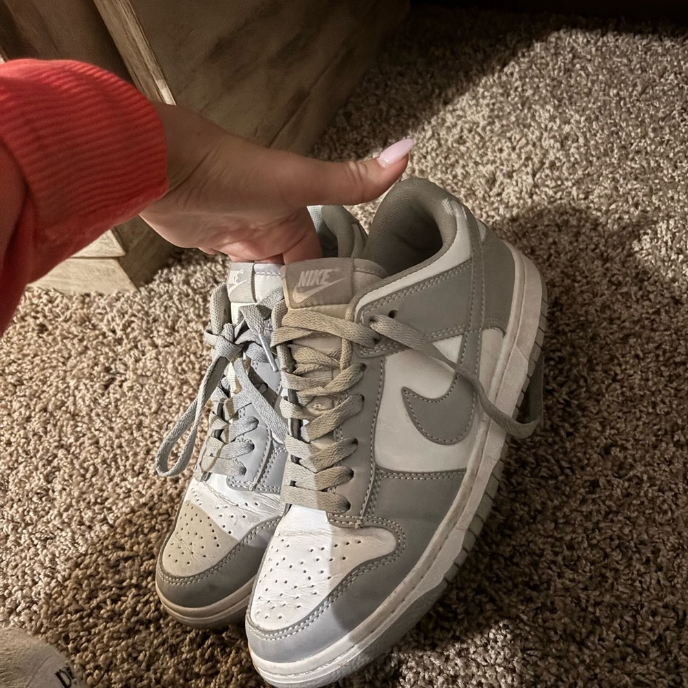 Nike Women's Light Gray and White Dunks